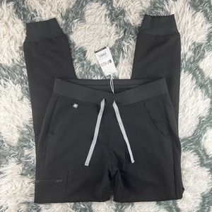 FIGS Women’s NWT Zamora Jogger Pants Size Small Tall Black Gray